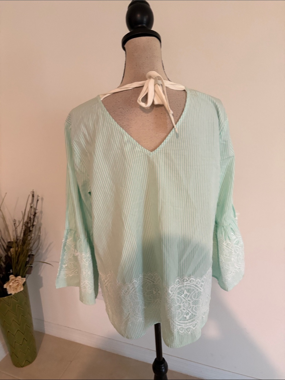 Crown and ivy bell sleeves large shirt 1852 - Picture 4 of 6